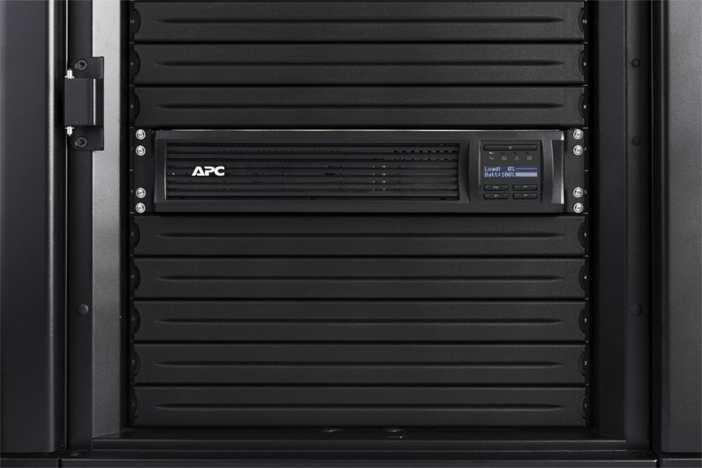 APC Smart-UPS SMT2200RMI2UC | 2200 VA / 1980 W | 2U Rackmount | 8x IEC C13 & 1x IEC C19 Stopcontacten | Zuivere Sinusgolf | A