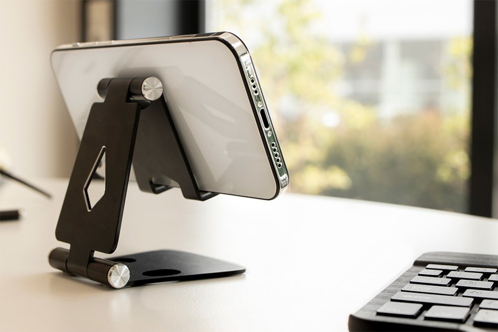Mobiparts Phone Stand | Verstelbare Telefoonhouder van Metaal | Maat M