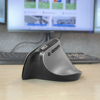 ACT AC5155 | Ergonomische Draadloze Muis | RF-Draadloos + Bluetooth | USB-A en USB-C Receiver | 2400 DPI | Zilver/Zwart