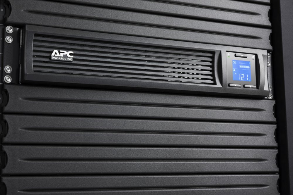 APC Smart-UPS SMC1000I-2UC | 1000 VA / 600 W | 2U Rackmount | 4x IEC C13 Stopcontacten | AVR Spanningsregeling | LCD-scherm |